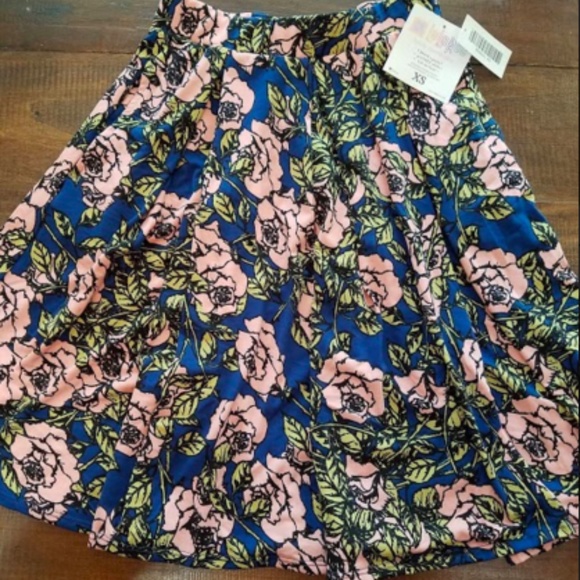 LuLaRoe Dresses & Skirts - LuLaRoe Madison Pleated Skirt Pockets XS Roses